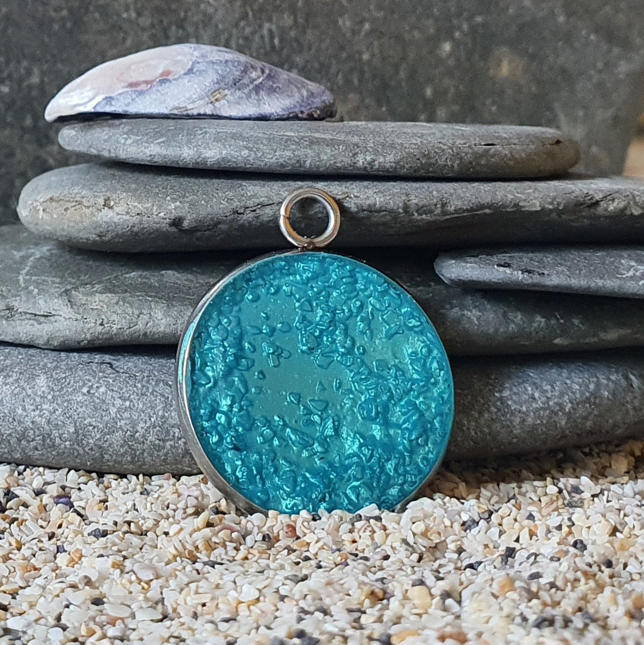 Sand & Waters edge blue round pendant