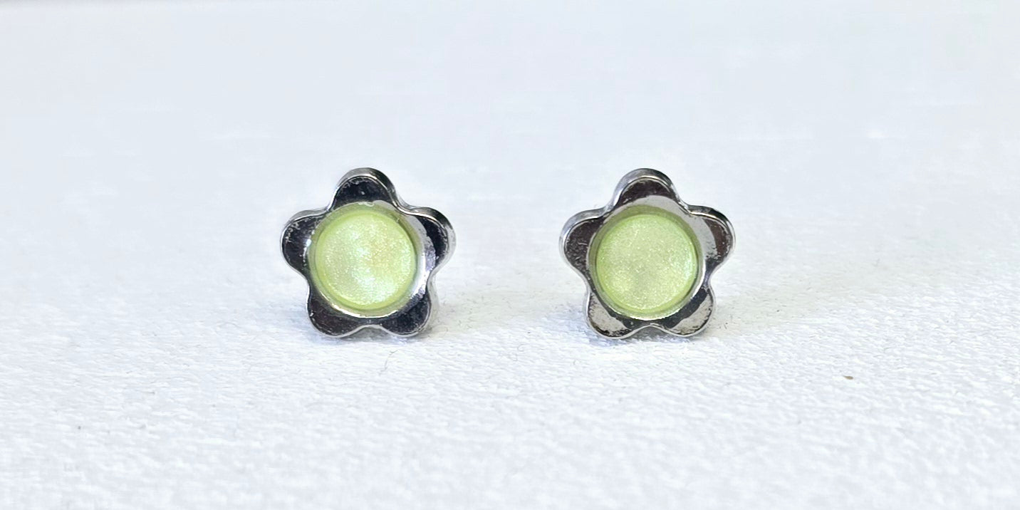 Daisy studs