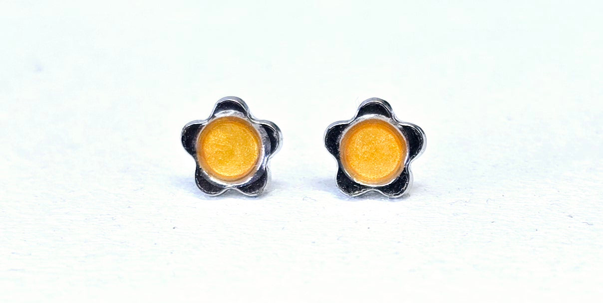 Daisy studs