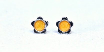 Daisy studs
