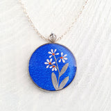 3 stem daisy pendant/necklace