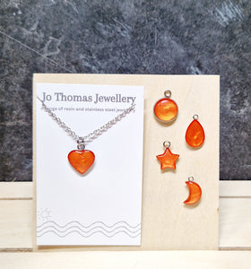 Mini charm pendants Iridescent orange