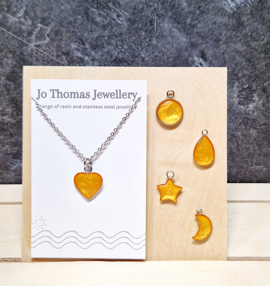 Mini charm pendants Zesty orange